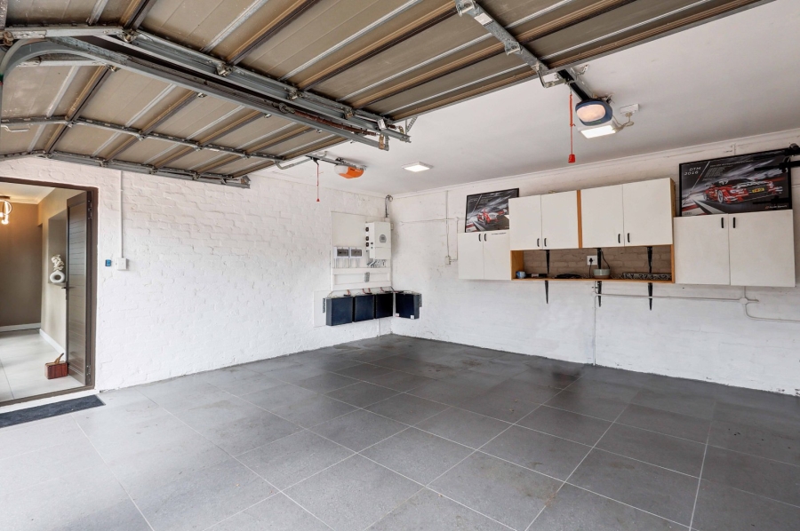 4 Bedroom Property for Sale in Loevenstein Western Cape